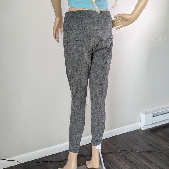 Athleta Delancey Herringbone Tight Leggings Women's Medium Gray Black A Chevrons - Picture 6 of 16